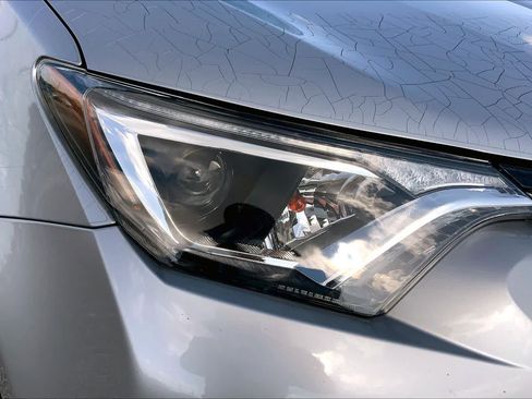 Used 2017 Toyota RAV4 LE FWD image 27