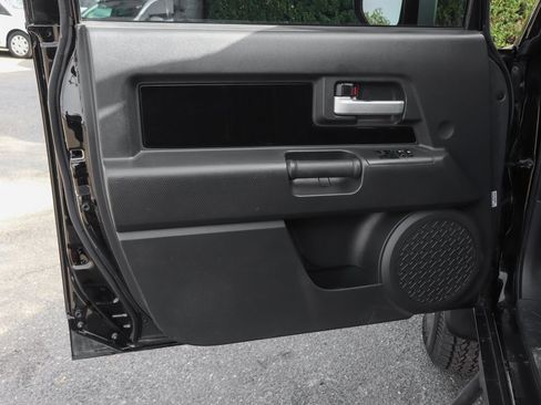 Used 2014 Toyota FJ Cruiser 4WD image 15