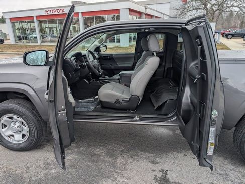 Used 2020 Toyota Tacoma SR image 18