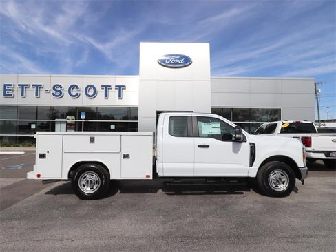 New 2026 Ford F250 XL w/ XL Chrome Package image 16