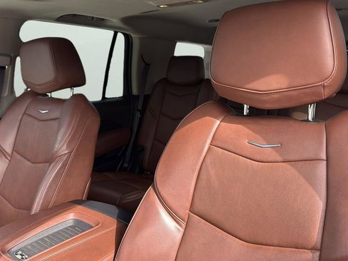 Used 2018 Cadillac Escalade Luxury image 10