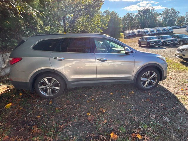 Used 2016 Hyundai Santa Fe SE w/ Option Group 03 FWD image 9