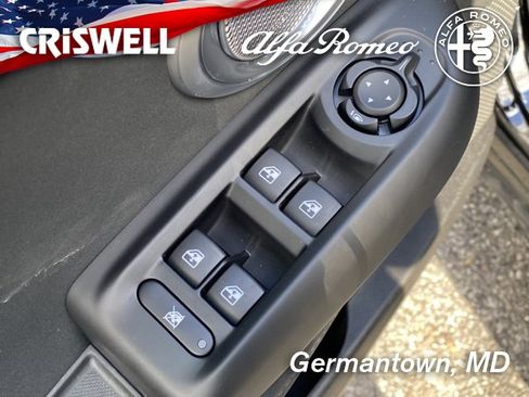 New 2024 Alfa Romeo Tonale Veloce image 17