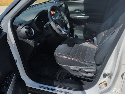 Used 2019 Nissan Kicks SR w/ SR Premium Package FWD image 13