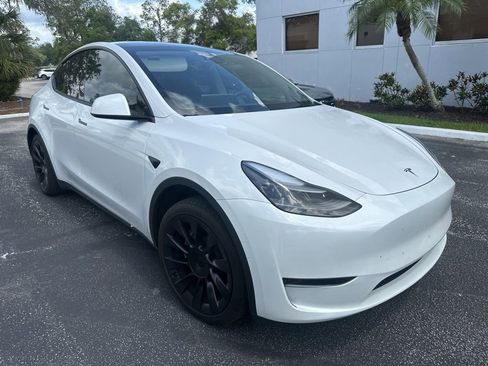 Used 2024 Tesla Model Y 2WD image 5