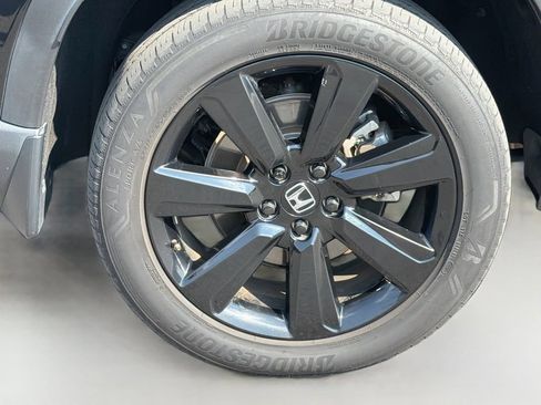 Used 2025 Honda Pilot Black Edition image 10