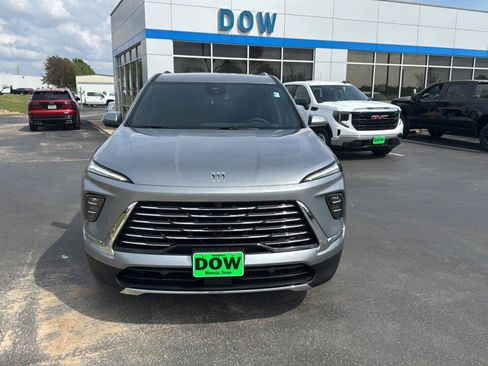 Used 2025 Buick Enclave Preferred image 6