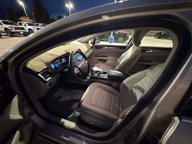 Used 2019 Ford Fusion SE FWD image 12
