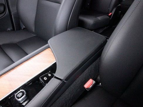 Certified 2025 Volvo XC90 B6 Plus w/ Protection Package Premier image 15