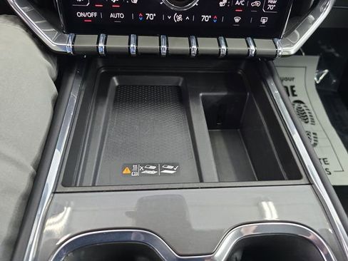 Used 2025 GMC Acadia Elevation image 21