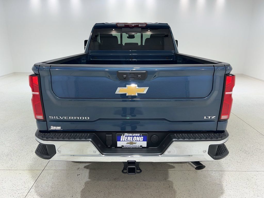 Used 2025 Chevrolet Silverado 2500 LTZ w/ LTZ Premium Package AWD/4WD image 4