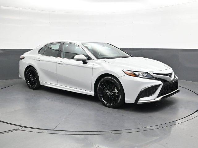 Used 2024 Toyota Camry XSE FWD image 2
