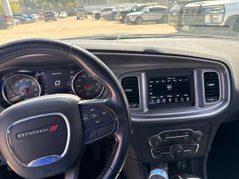 Used 2022 Dodge Charger SXT RWD image 17