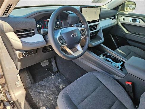 New 2026 Ford Explorer Active RWD image 3