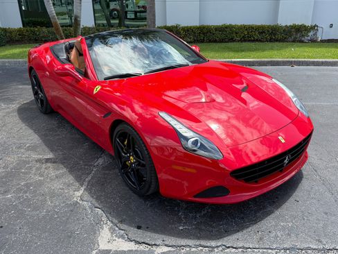Used 2017 Ferrari California T RWD image 5
