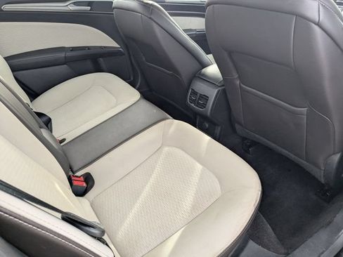 Used 2019 Ford Fusion SE w/ Equipment Group 151A FWD image 16