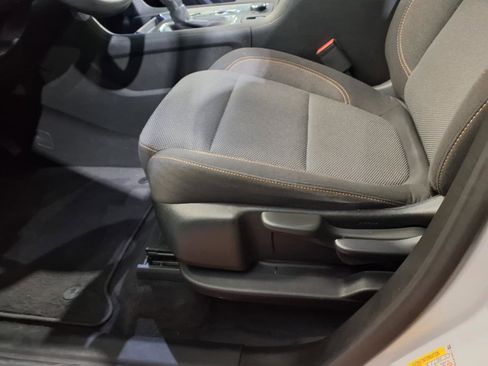 Used 2021 Chevrolet Traverse LS AWD/4WD image 17