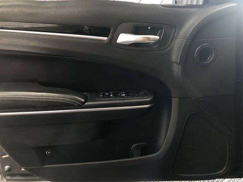 Used 2018 Chrysler 300 S RWD image 13
