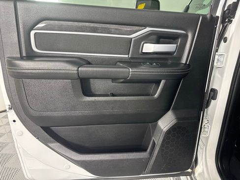 Used 2024 RAM 3500 Big Horn image 17