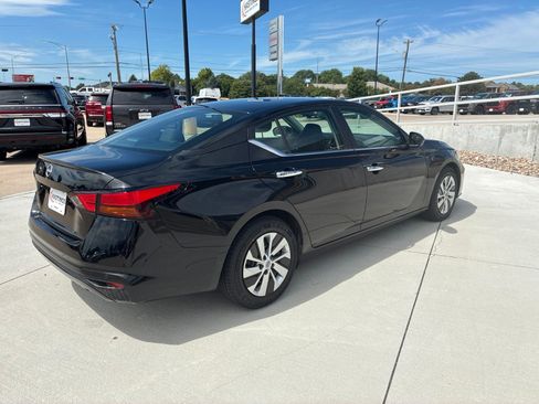 Used 2024 Nissan Altima 2.5 S FWD image 6
