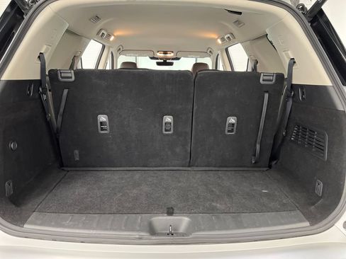 Used 2025 Nissan Pathfinder SL FWD image 38