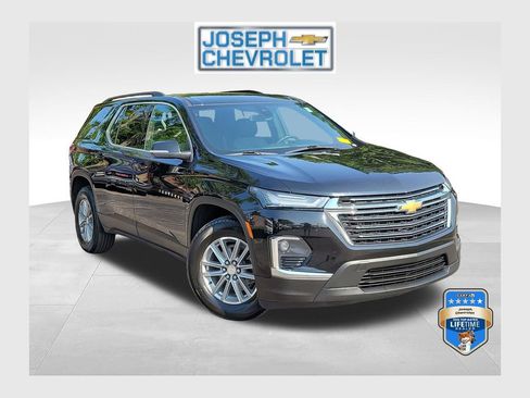 Used 2022 Chevrolet Traverse LT FWD image 1