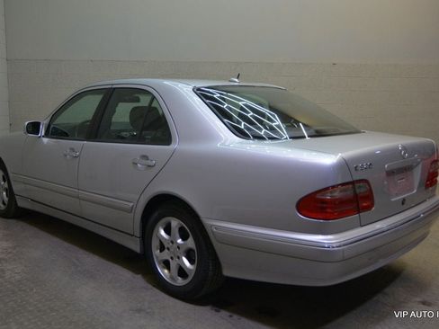 Used 2002 Mercedes-Benz E 320 Sedan image 3