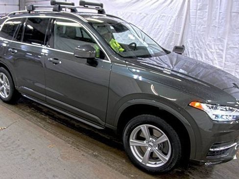 Used 2018 Volvo XC90 T5 Momentum image 3