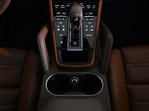 Certified 2023 Porsche Cayenne Platinum Edition AWD/4WD image 30