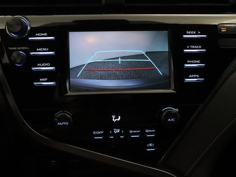 Used 2019 Toyota Camry SE image 17