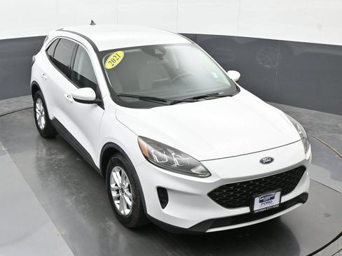 Used 2021 Ford Escape SE w/ Convenience Package FWD image 30