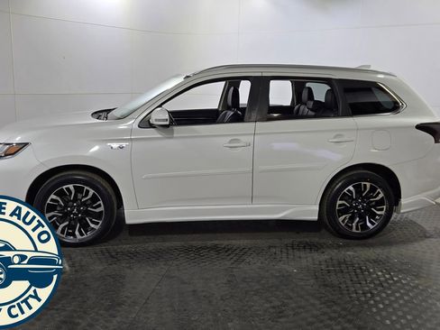 Used 2018 Mitsubishi Outlander SEL image 4