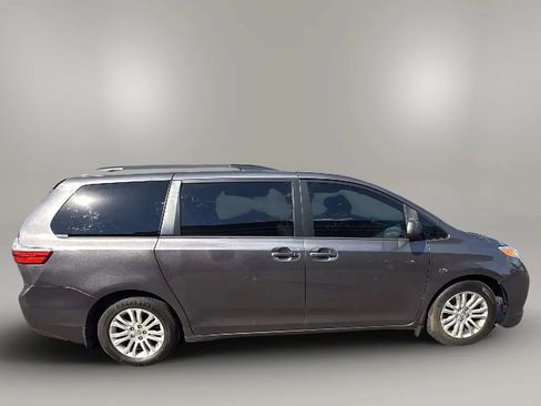 Used 2015 Toyota Sienna XLE w/ XLE Navigation Package FWD image 6