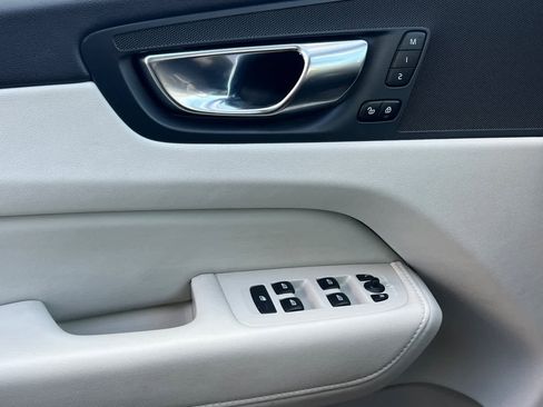 Used 2023 Volvo XC60 B5 Core image 13