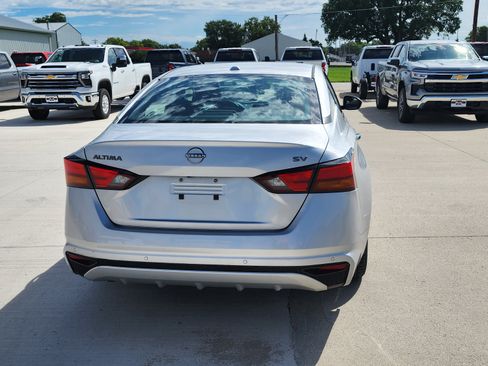 Used 2024 Nissan Altima 2.5 SV FWD image 6