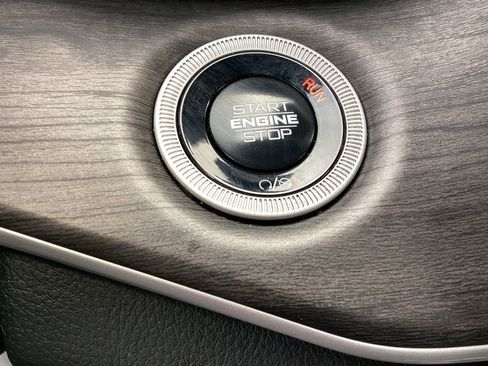 Used 2024 Jeep Grand Cherokee L Limited w/ Luxury Tech Group II image 27