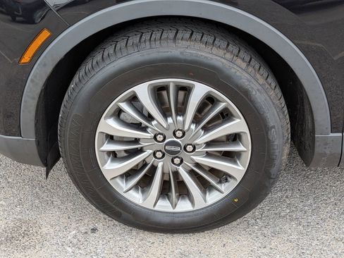 Used 2022 Lincoln Nautilus FWD w/ Premium Package image 11