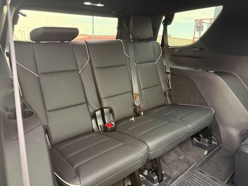Used 2023 Cadillac Escalade Premium Luxury w/ LPO, Floor Liner Package AWD/4WD image 19