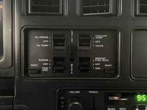 Used 1986 Chevrolet Corvette Convertible image 34