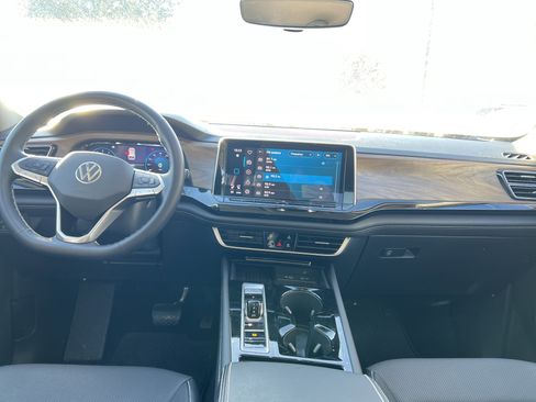 Used 2025 Volkswagen Atlas SE w/ Black Wheel Package image 26