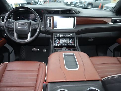 Used 2023 GMC Yukon XL Denali Ultimate image 12