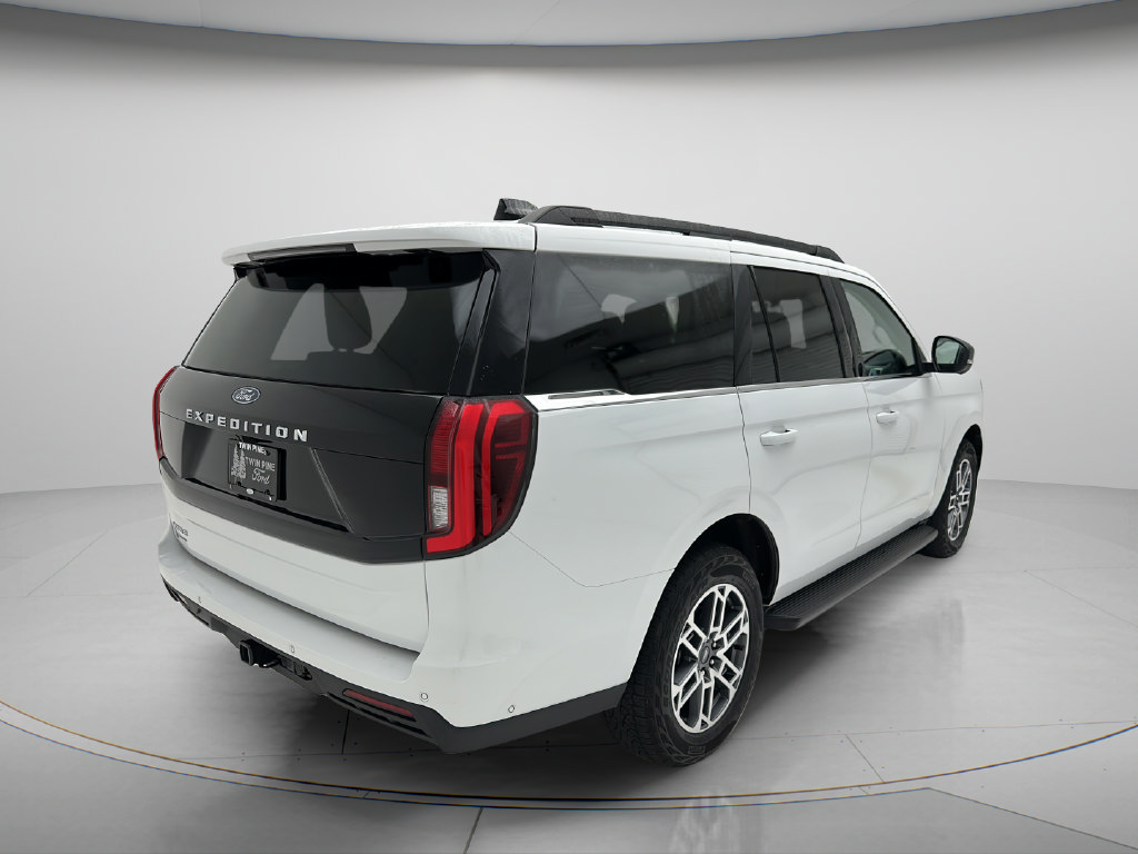 Used 2025 Ford Expedition Active AWD/4WD image 5