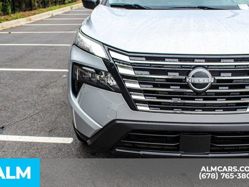 Used 2024 Nissan Rogue S FWD image 11