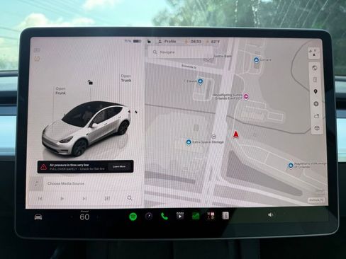 Used 2023 Tesla Model Y Long Range AWD/4WD image 24