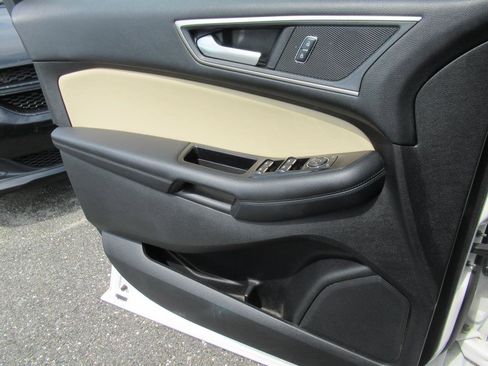 Used 2018 Ford Edge SEL w/ Equipment Group 201A image 19