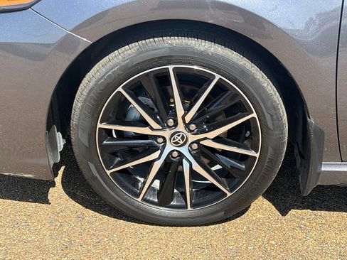 Used 2023 Toyota Camry SE image 11