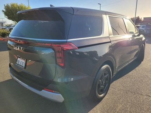 Used 2025 Kia Carnival FWD image 4