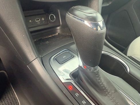 Used 2020 Chevrolet Equinox LT AWD/4WD image 12