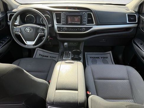 Used 2019 Toyota Highlander LE image 11