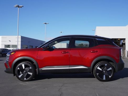 Used 2025 Nissan Kicks SR FWD image 2